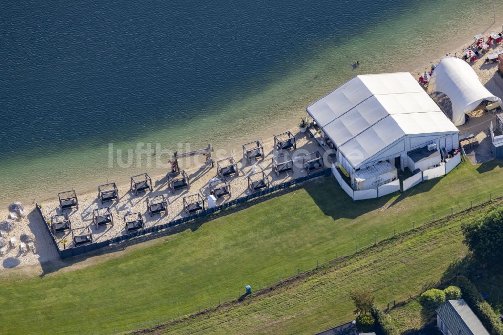 Luftbild Wachtendonk - Tische und Sitzbänke der Freiluft- Gaststätte Barbeja am Wankumer Heidesee in Wachtendonk im Bundesland Nordrhein-Westfalen, Deutschland