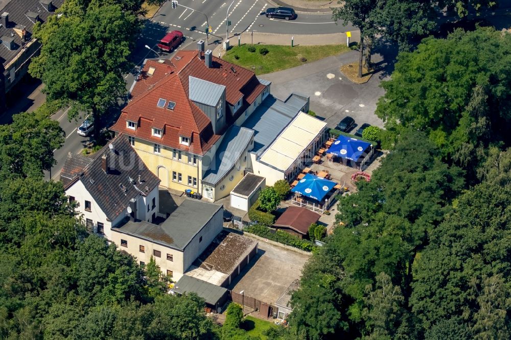 Dorsten aus der Vogelperspektive: Tische und Sitzbänke der Freiluft- Gaststätte Steakhaus El Tori mit Biergarten in Dorsten im Bundesland Nordrhein-Westfalen