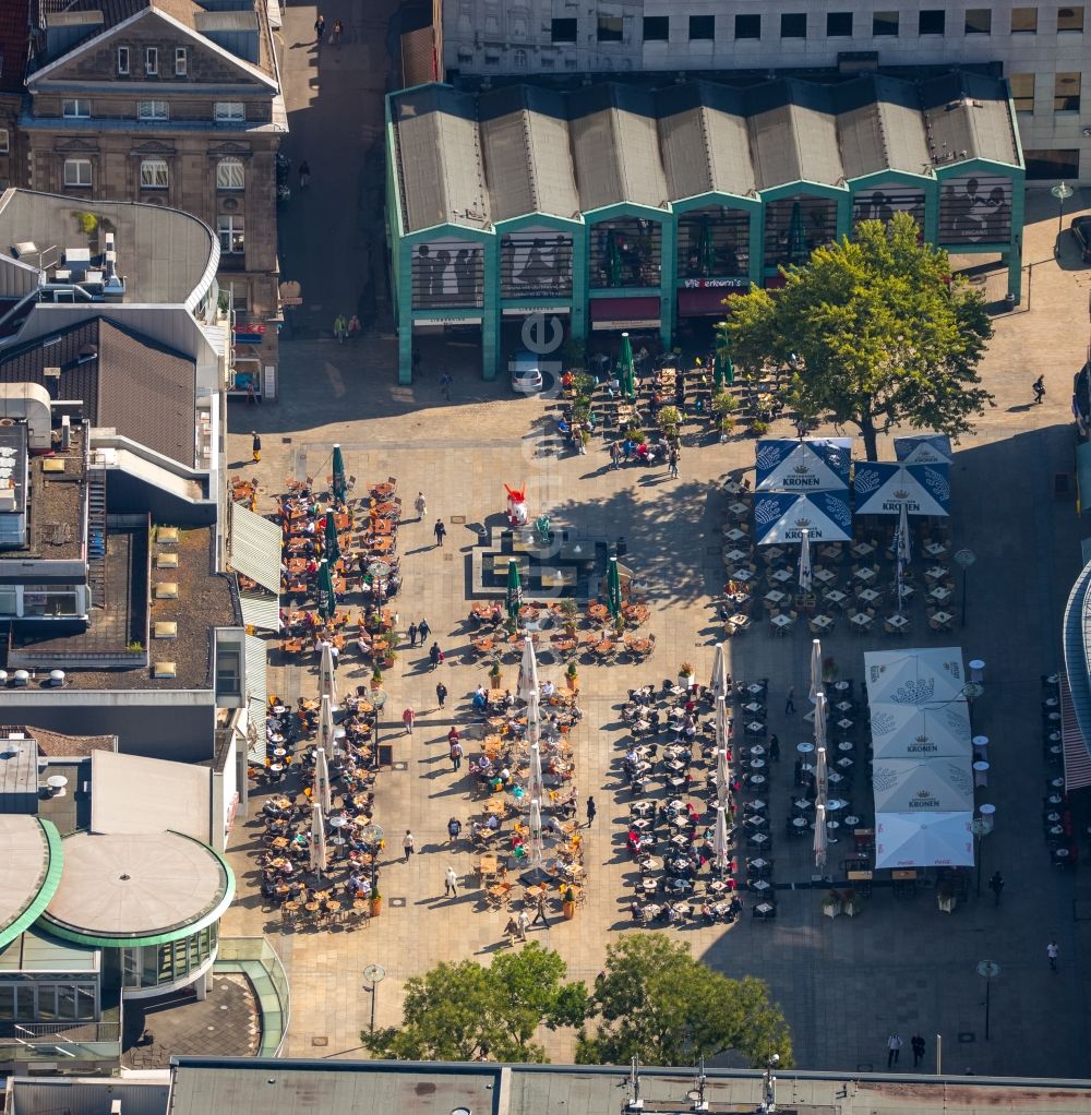 Luftaufnahme Dortmund - Tische und Sitzbänke der Freiluft- Gaststätten auf dem Alten Markt in Dortmund im Bundesland Nordrhein-Westfalen