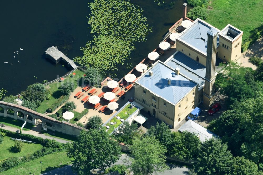 Luftbild Potsdam - Tische und Sitzbänke der Freiluft- Gaststätten der Gasthausbrauerei Meierei im Neuen Garten GmbH im Ortsteil Nördliche Vorstadt in Potsdam im Bundesland Brandenburg, Deutschland