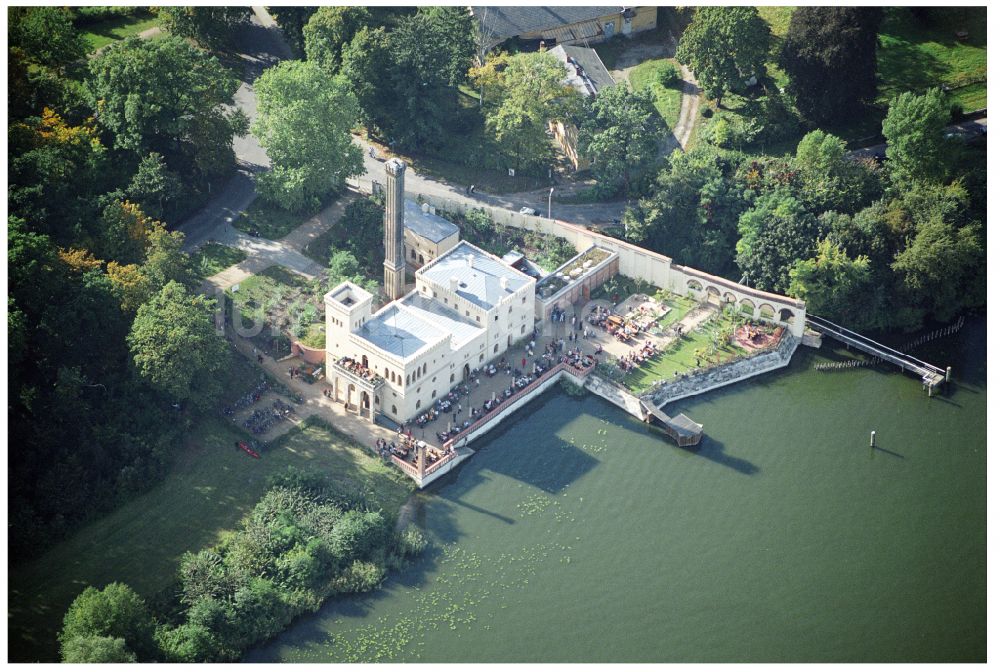 Luftbild Potsdam - Tische und Sitzbänke der Freiluft- Gaststätten der Gasthausbrauerei Meierei im Neuen Garten GmbH im Ortsteil Nördliche Vorstadt in Potsdam im Bundesland Brandenburg, Deutschland