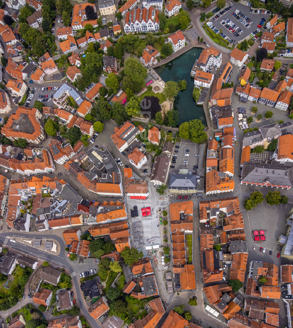 Luftaufnahme Soest - Tische und Sitzbänke der Freiluft- Gaststätten am Markt in Soest im Bundesland Nordrhein-Westfalen, Deutschland