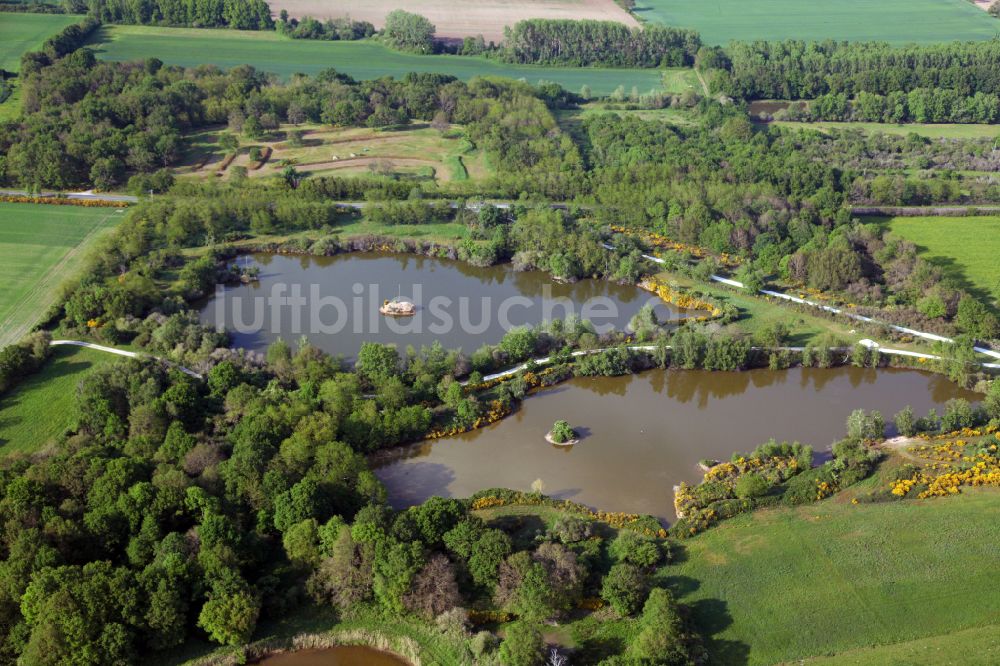 Luftbild Sully-sur-Loire - Tümpel- und Teich Oase in Sully-sur-Loire in Centre, Frankreich