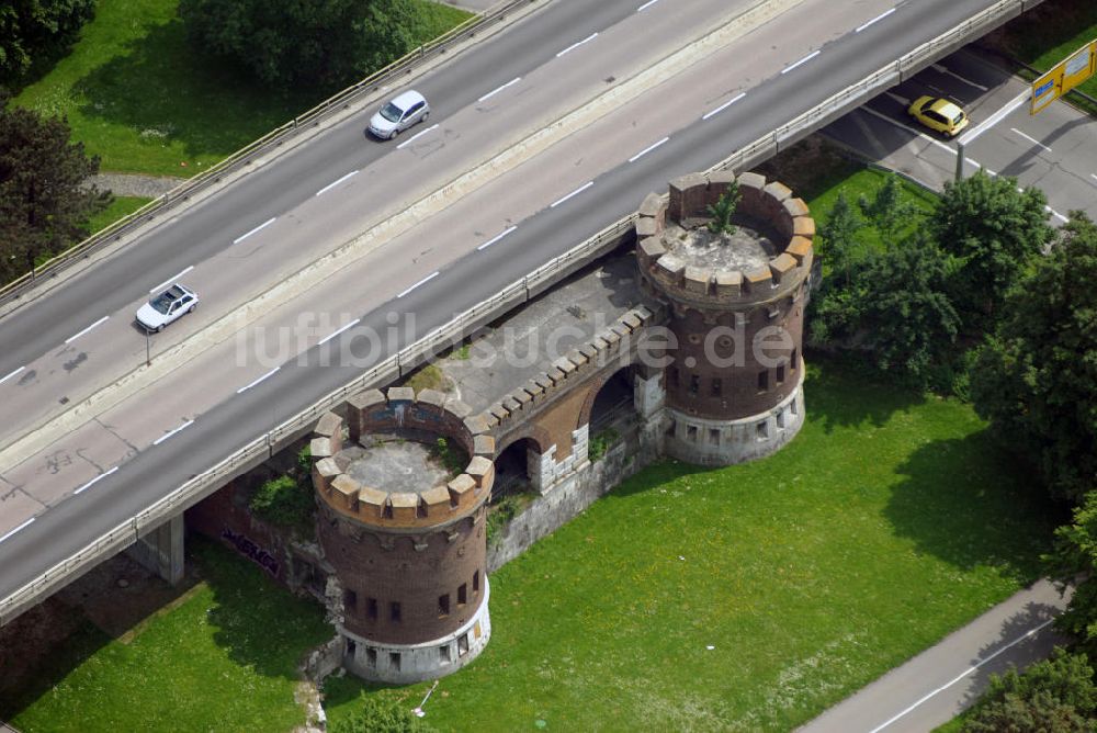 Ulm von oben - Tor der Bundesfestung unter dem Autobahnkreuz Blaubeurer Ring bei Ulm