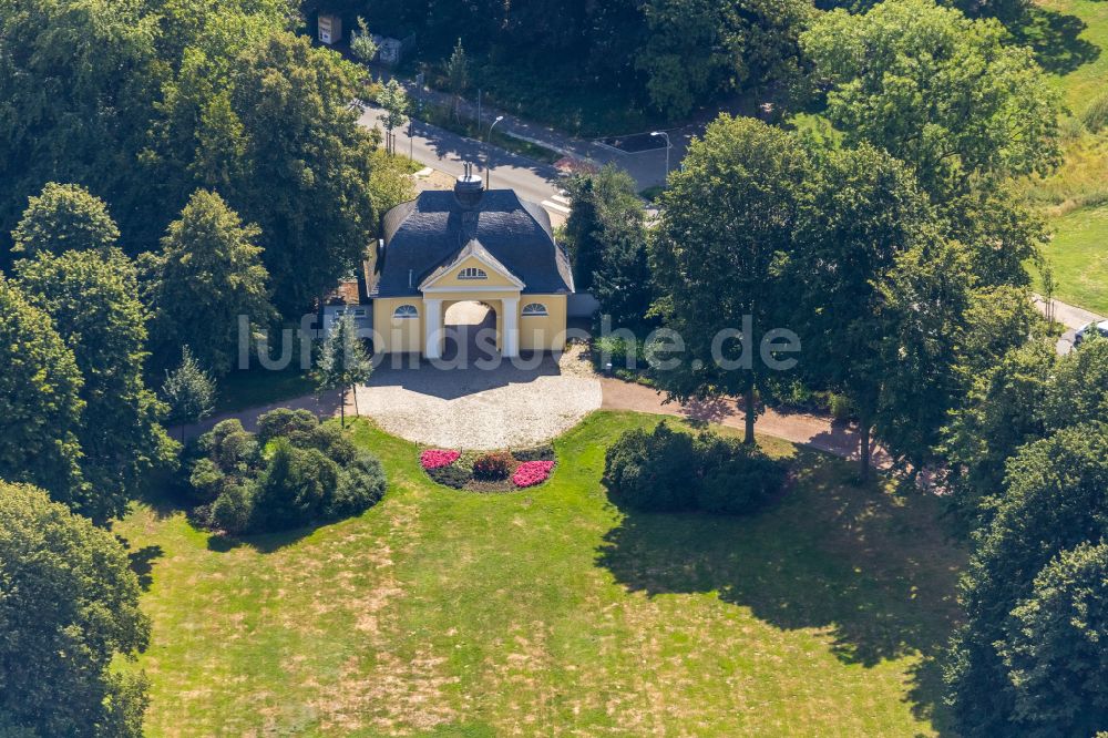 Luftaufnahme Bottrop - Torbogen am Stadtgarten in Bottrop im Bundesland Nordrhein-Westfalen, Deutschland