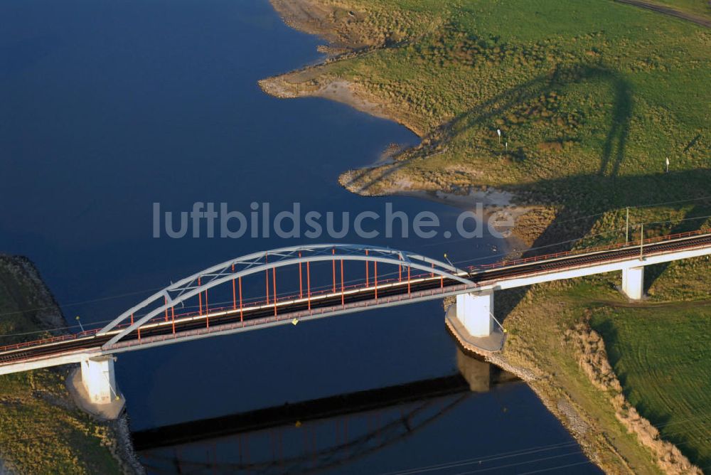 Luftbild Torgau - Torgauer Eisenbahnbrücke in Sachsen