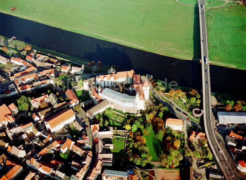 Torgau aus der Vogelperspektive: Torgauer Schloß im Stadtzentrum von Torgau / Sachsen