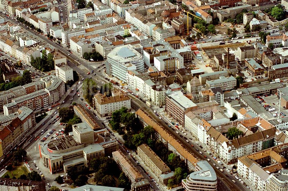 Berlin Mitte von oben - 06.09.1995 Torstraße mit der Volksbühne