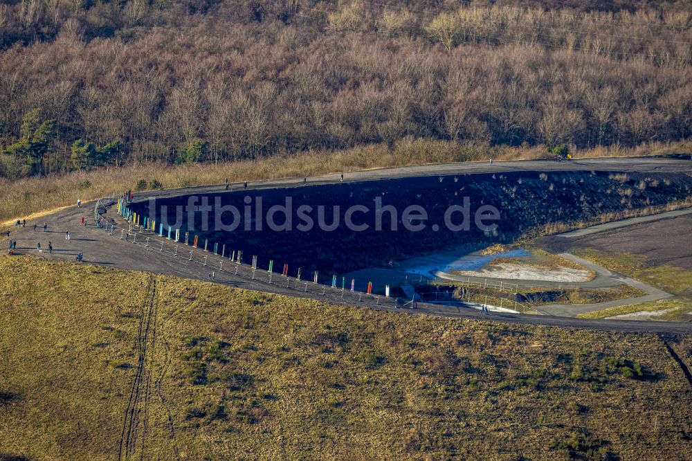 Bottrop von oben - Totems der Bergbau- Halde Haniel in Bottrop im Bundesland Nordrhein-Westfalen