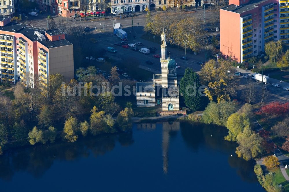 Potsdam von oben - Tourismus- Attraktion und Sehenswürdigkeit Dampfmaschinenhaus in Potsdam im Bundesland Brandenburg, Deutschland