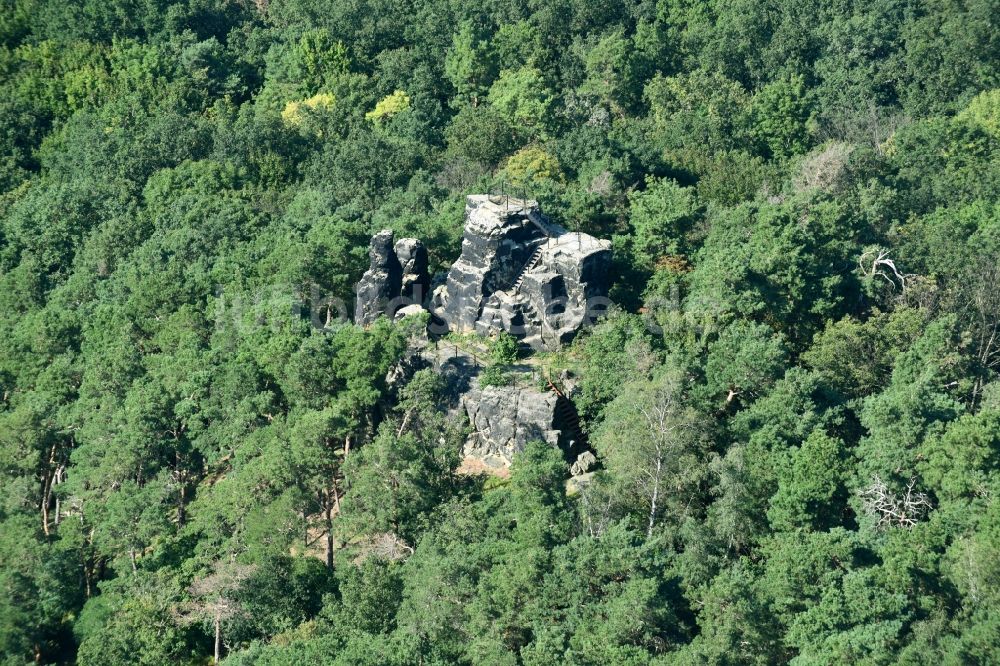 Luftbild Halberstadt - Tourismus- Attraktion und Sehenswürdigkeit der Felsen - Steinformation Gläserner Mönch in Halberstadt im Bundesland Sachsen-Anhalt, Deutschland