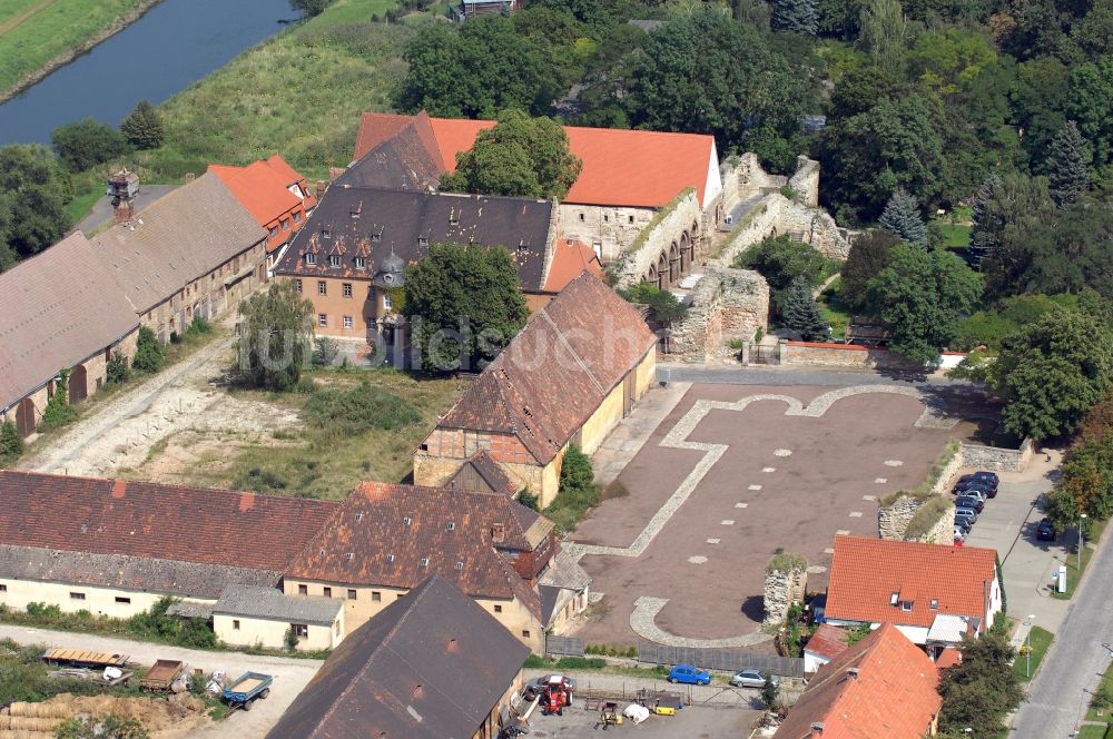 Luftaufnahme Kaiserpfalz - Tourismus- Attraktion und Sehenswürdigkeit Stiftung Kloster und Kaiserpfalz Memleben in Kaiserpfalz im Bundesland Sachsen-Anhalt, Deutschland