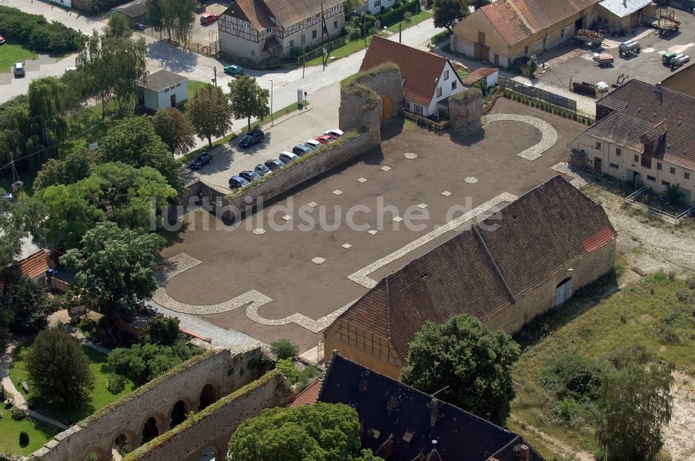 Luftaufnahme Kaiserpfalz - Tourismus- Attraktion und Sehenswürdigkeit Stiftung Kloster und Kaiserpfalz Memleben in Kaiserpfalz im Bundesland Sachsen-Anhalt, Deutschland