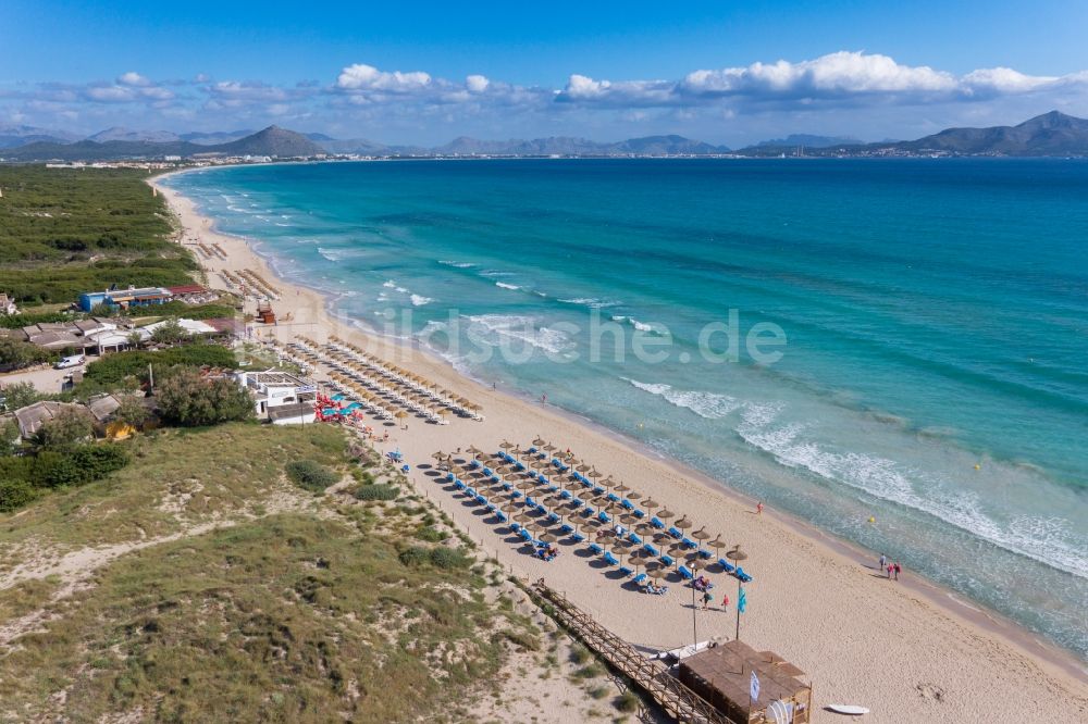 Can Picafort von oben - Tourismus am Strand von Can Picafort an der Mittelmeerküste der der spanischen Baleareninsel Mallorca in Spanien