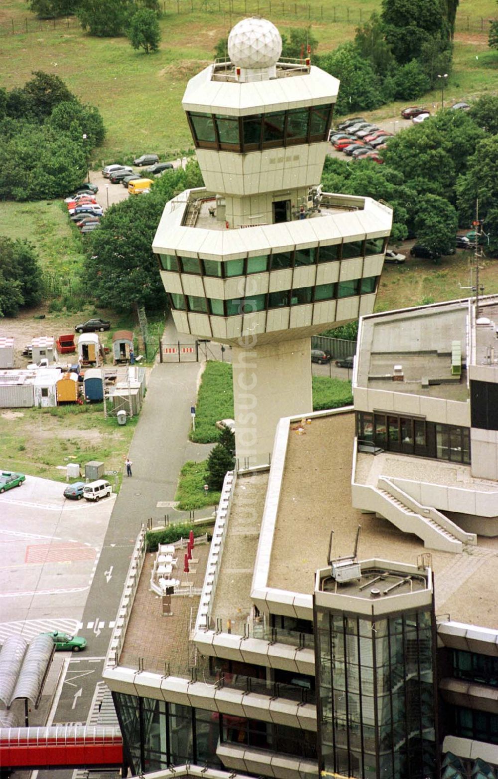 Luftbild Berlin-Tegel - Tower auf dem Flughafen Tegel in Berlin.