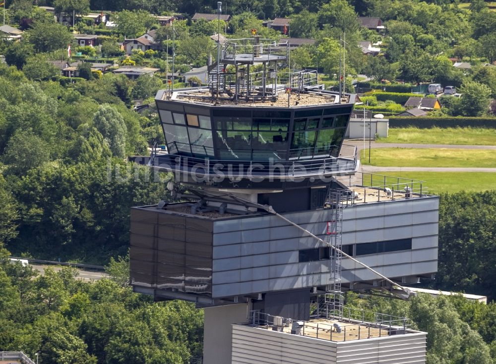 Luftaufnahme Düsseldorf - Tower der Flugsicherung des Flughafen Düsseldorf International im Bundesland Nordrhein-Westfalen