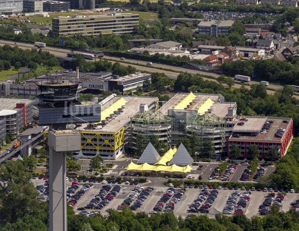 Düsseldorf von oben - Tower der Flugsicherung des Flughafen Düsseldorf International im Bundesland Nordrhein-Westfalen