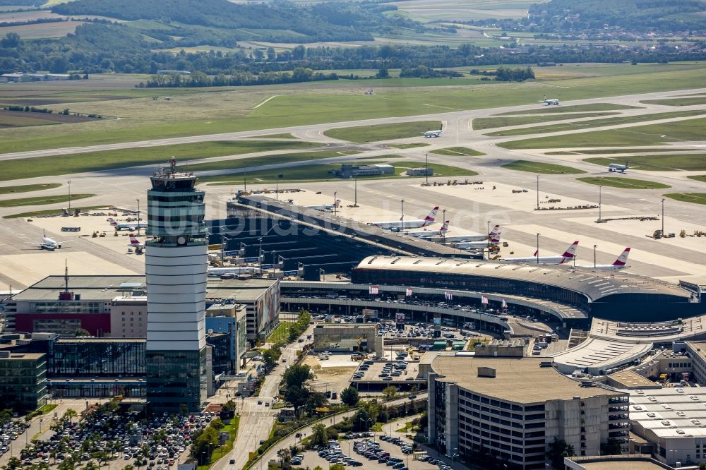 Wien von oben - Tower, Landebahn , Terminal und Rollwege des Flughafen Wien Schwechat VIE in Österreich