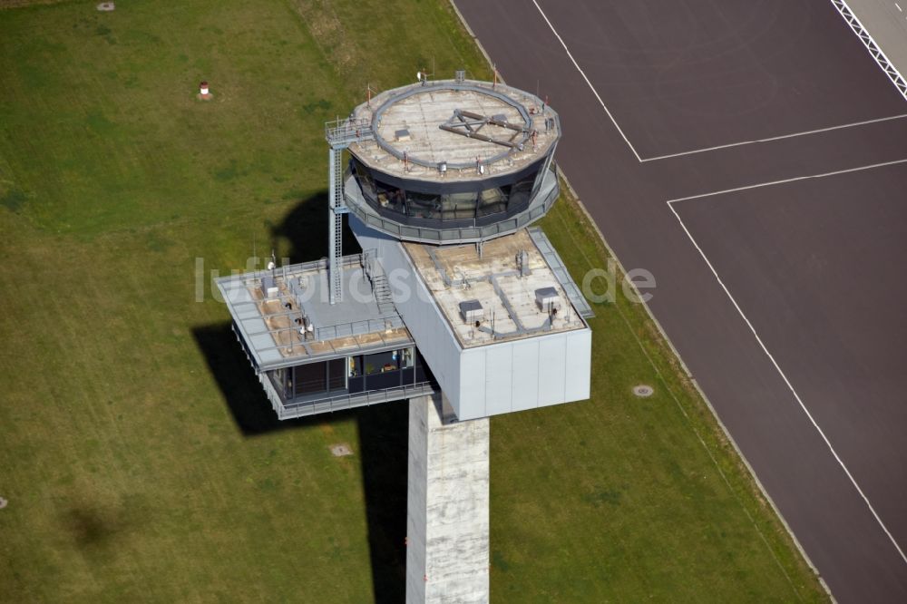 Schönefeld von oben - Tower an den Rollbahnen des Flughafen BER in Schönefeld im Bundesland Brandenburg, Deutschland