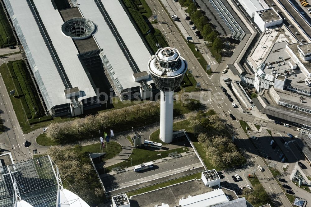 München-Flughafen von oben - Tower an den Rollbahnen des Flughafen in München-Flughafen im Bundesland Bayern, Deutschland