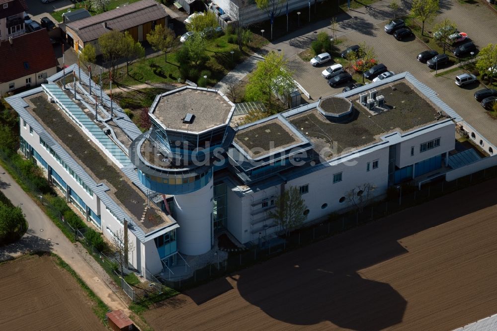 Luftbild Filderstadt - Tower an den Rollbahnen des Flughafen Stuttgart in Filderstadt im Bundesland Baden-Württemberg, Deutschland