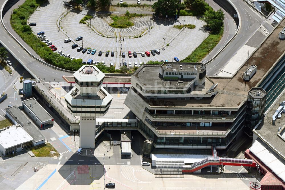 Luftaufnahme Berlin - Tower des stillgelegten Flughafen in Berlin, Deutschland