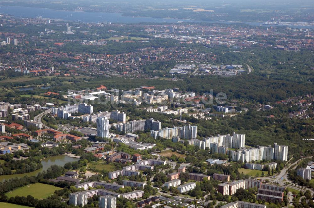 Kiel aus der Vogelperspektive: town view / Stadtansicht von Kiel-Mettenhof in Schleswig-Holstein / SH