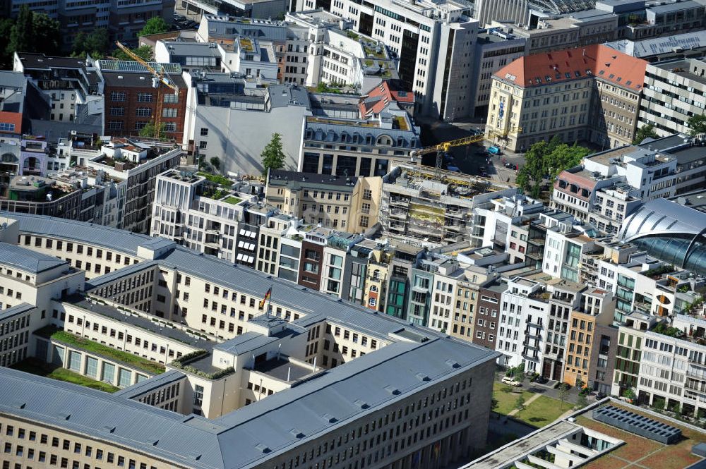 Luftaufnahme Berlin Mitte - Townhäuser auf dem Friedrichwerder in Berlin-Mitte