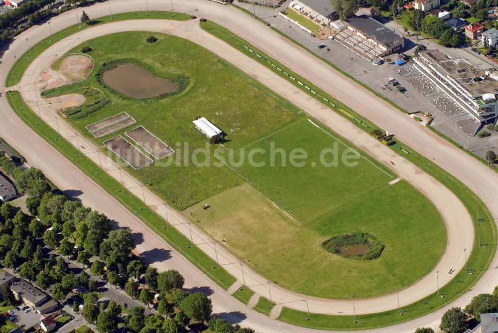 Berlin (Tempelhof-Schöneberg) aus der Vogelperspektive: Trabrennbahn Mariendorf