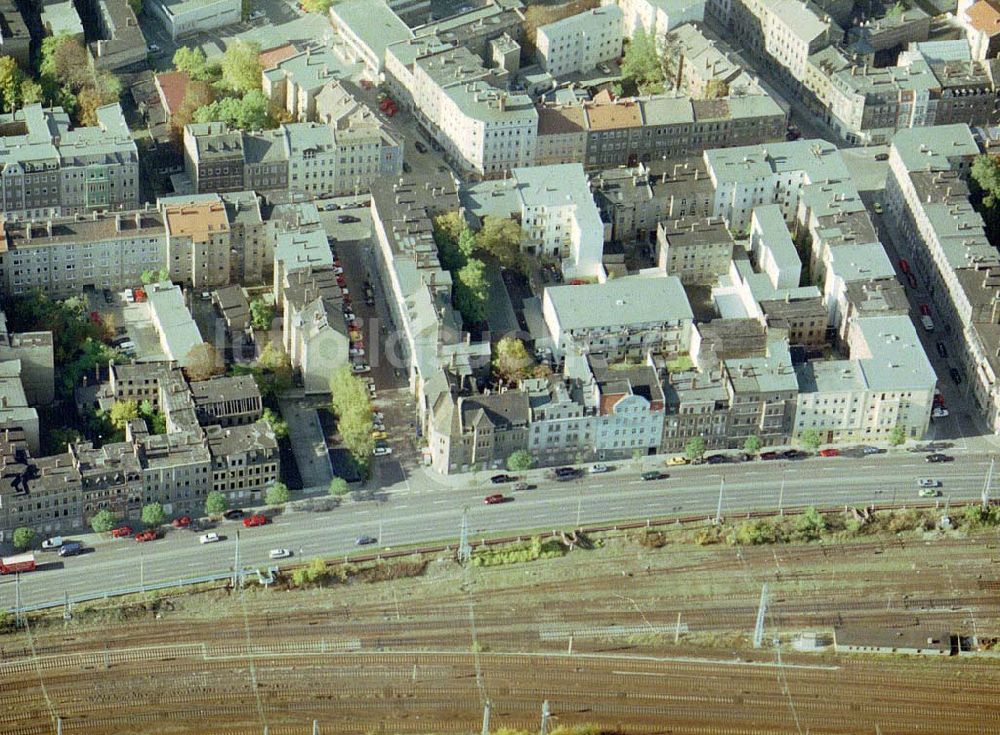 Luftbild Halle / Saale - Traditionelles Altbauwohngebiet an der Volkmannstraße am Bahndamm zum Hauptbahnhof in Halle an der Saale / Sachsen-Anhalt