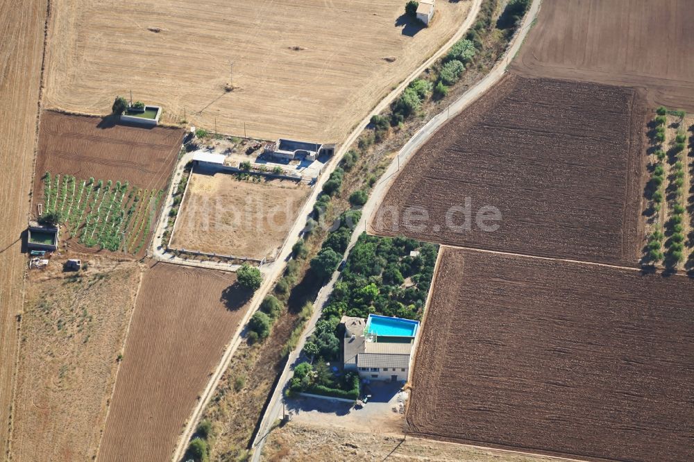 Luftbild Inca - Traditionelles Wasser-Reservoir auf den Feldern Mallorcas bei Inca auf der balearischen Mittelmeerinsel Mallorca, Spanien