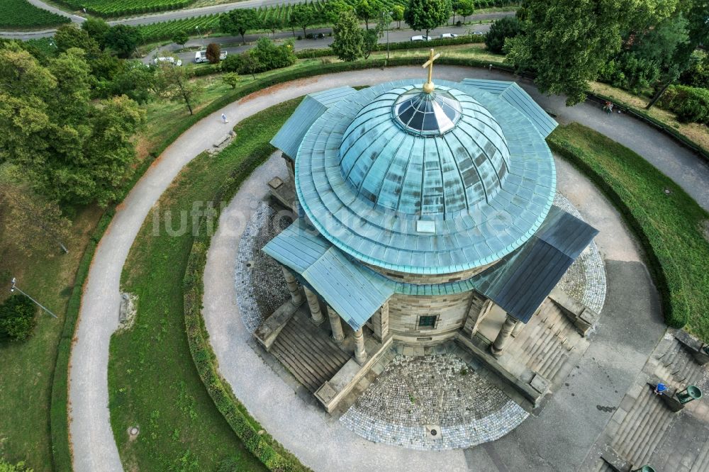 Rotenberg von oben - Trauerhalle und Grabkapelle zur Beisetzung auf dem Gelände des Friedhofes Grabkapelle in Rotenberg im Bundesland Baden-Württemberg, Deutschland