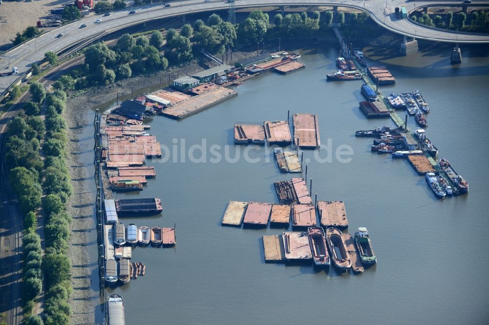 Hamburg aus der Vogelperspektive: Travehafen in Hamburg-Mitte / Steinwerder