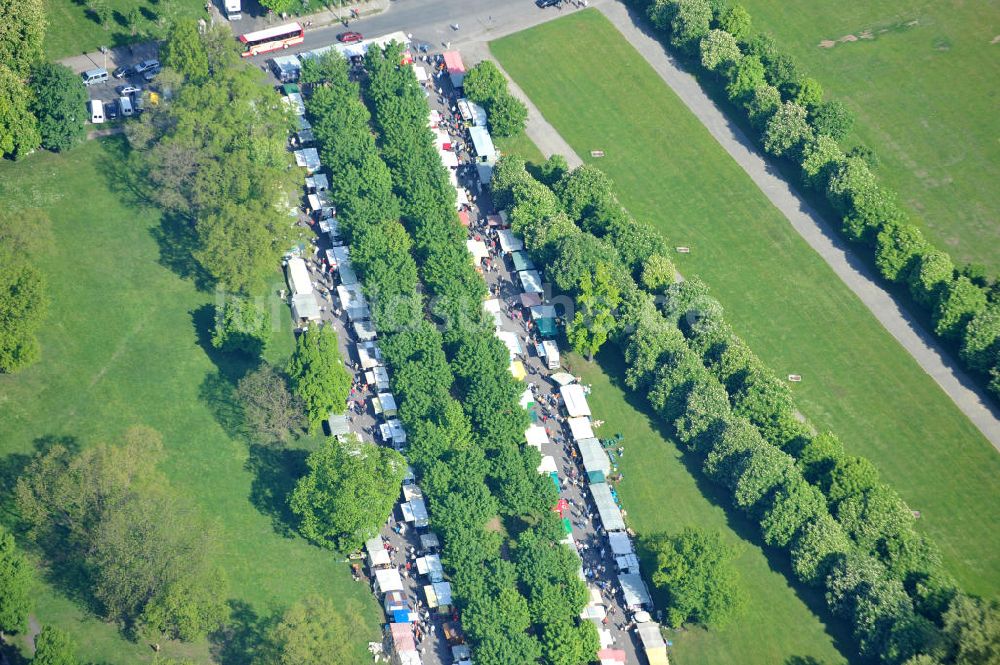 Erfurt aus der Vogelperspektive: Trödelmarkt in der Seevorstadt in Erfurt