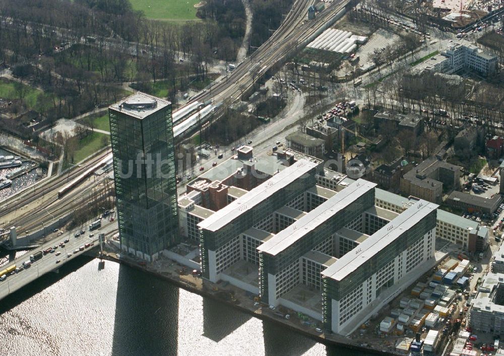 Luftbild Berlin - Treptow - Treptowers-Bürokomplex in Berlin-Treptow.