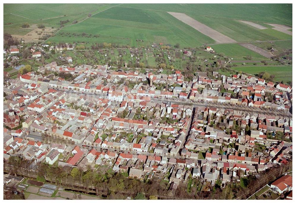 Treuenbrietzen aus der Vogelperspektive: 15.04.2004 Treuenbrietzen Stadtansicht von Süd / Südost her.