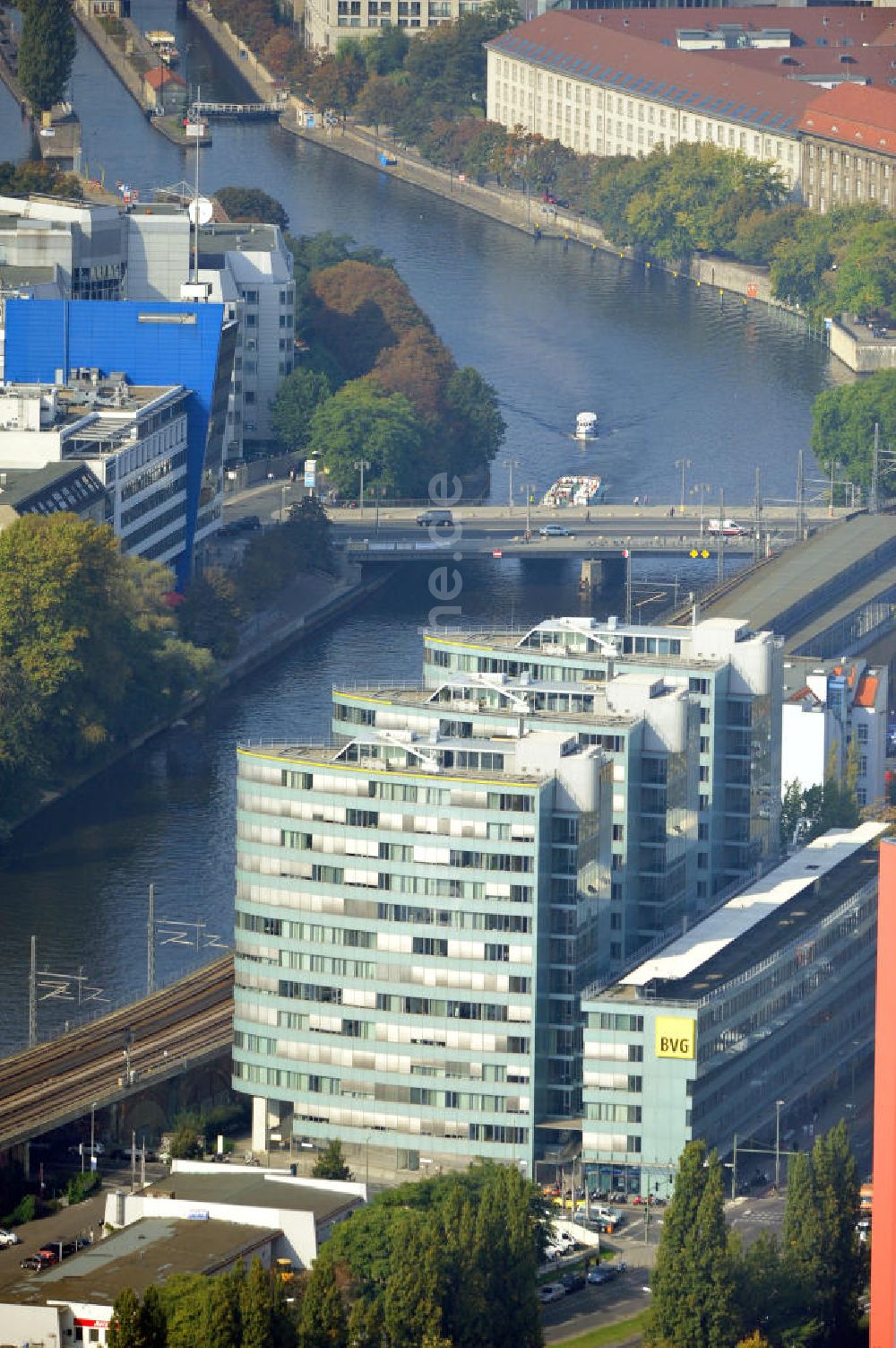 Berlin aus der Vogelperspektive: Trias-Tower in der Holzmarktstraße in Berlin Mitte