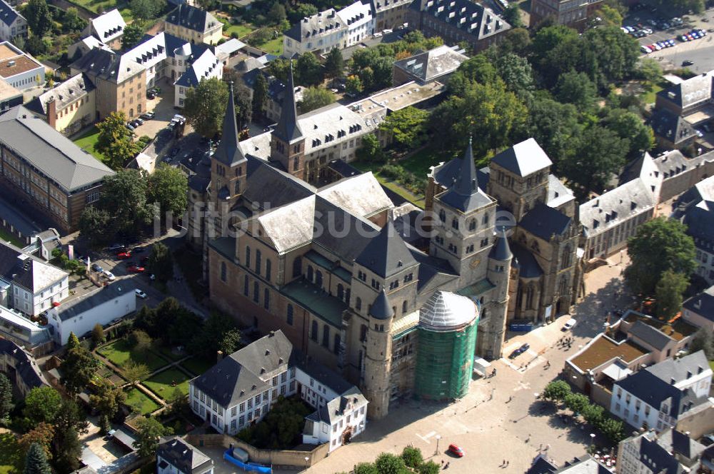 TRIER von oben - Trierer Dom, St. Gangolf und die Liebfrauenkirche in Trier