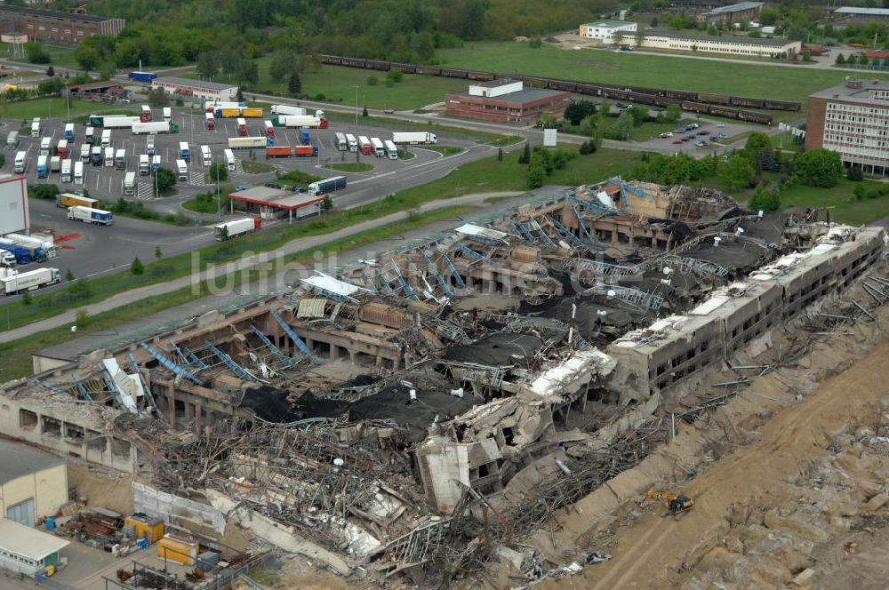 Lübbenau von oben - Trümmerreste des gesprengten Kesselhauses des früheren Kraftwerkes Lübbenau