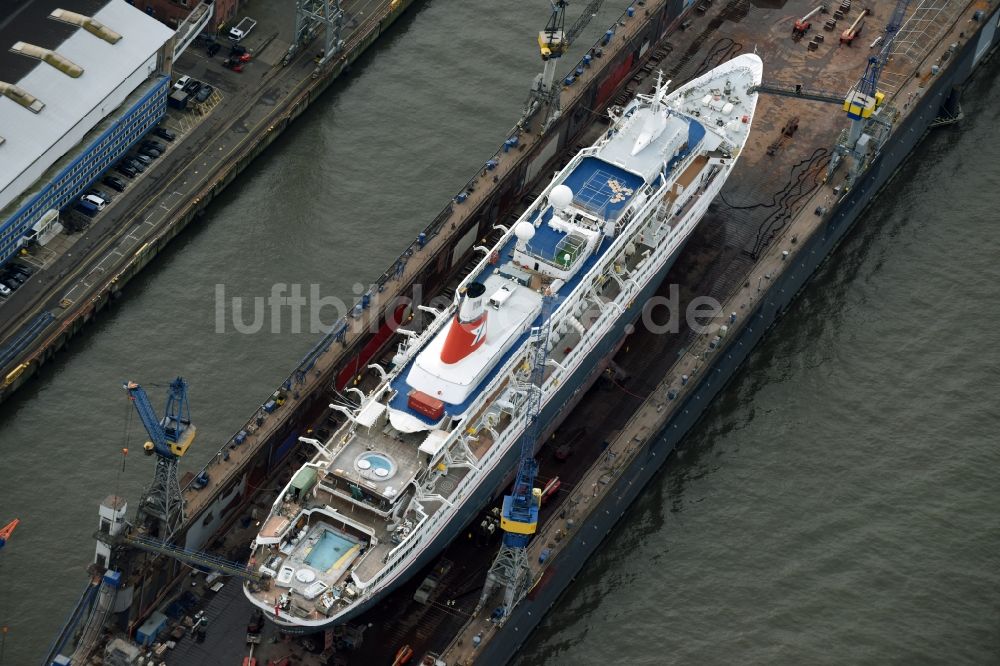 Hamburg von oben - Trockendock mit Kreuzfahrtschiff Black Watch der norwegisch-britischen Reederei Fred auf dem Blohm und Voss Dock Elbe in Hamburg