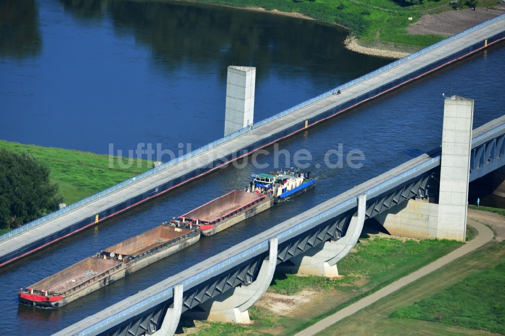 Luftaufnahme Hohenwarthe - Trogbrücke vom Mittellandkanal über die Elbe zum Elbe-Havel-Kanal am Wasserstraßenkreuz MD bei Hohenwarthe in Sachsen-Anhalt