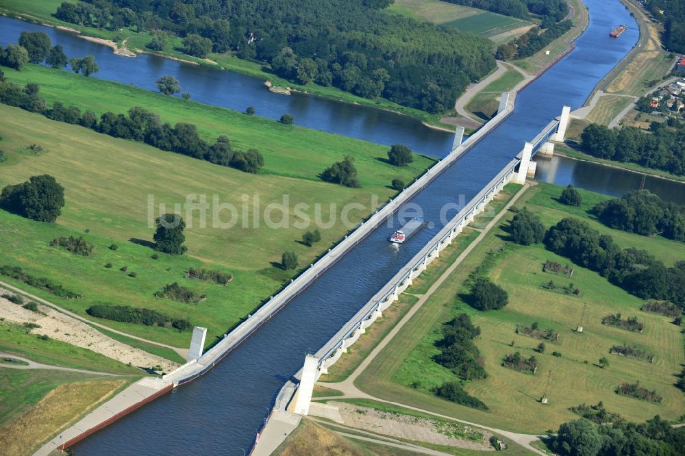 Luftbild Hohenwarthe - Trogbrücke vom Mittellandkanal über die Elbe zum Elbe-Havel-Kanal am Wasserstraßenkreuz MD bei Hohenwarthe in Sachsen-Anhalt