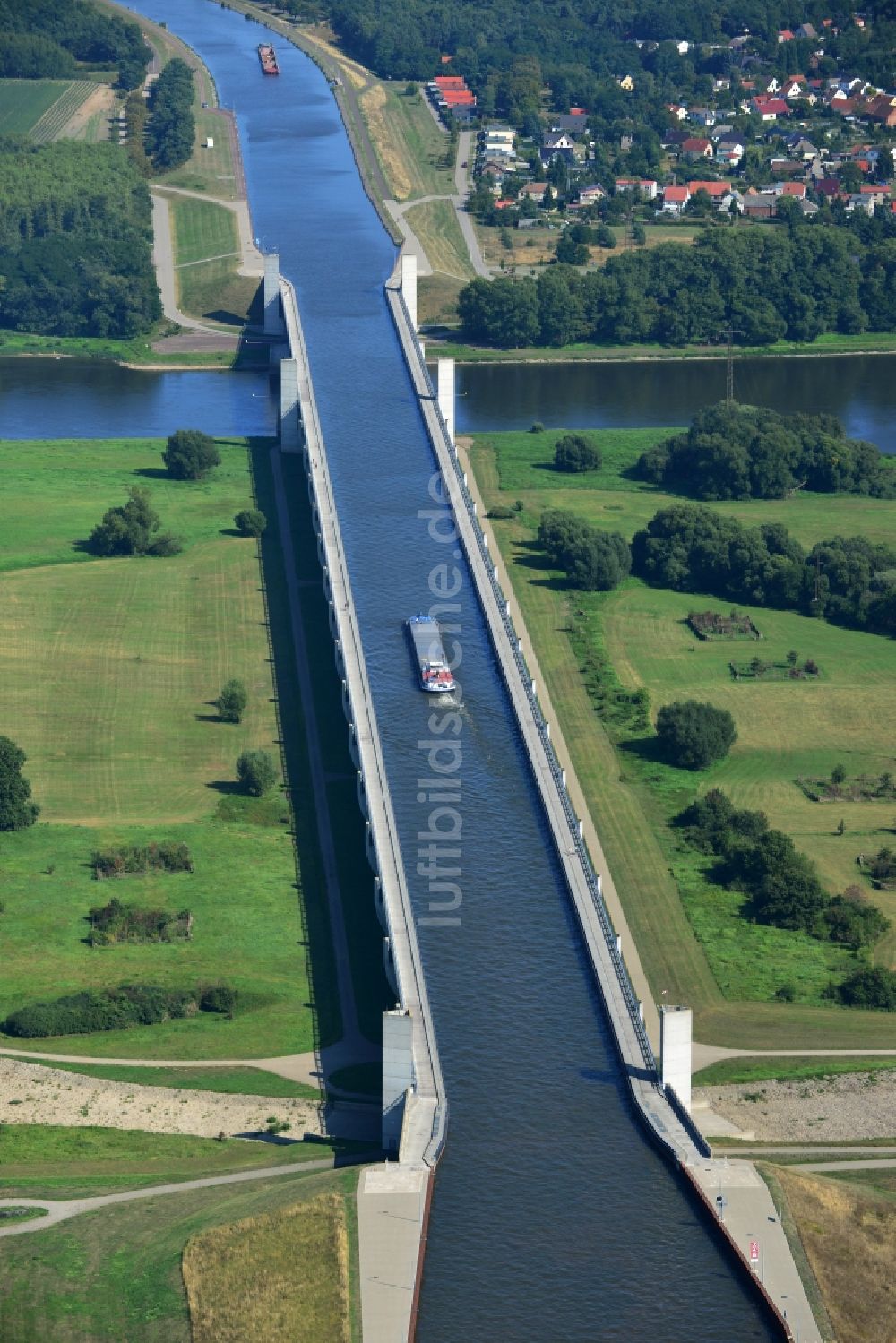 Luftbild Hohenwarthe - Trogbrücke vom Mittellandkanal über die Elbe zum Elbe-Havel-Kanal am Wasserstraßenkreuz MD bei Hohenwarthe in Sachsen-Anhalt