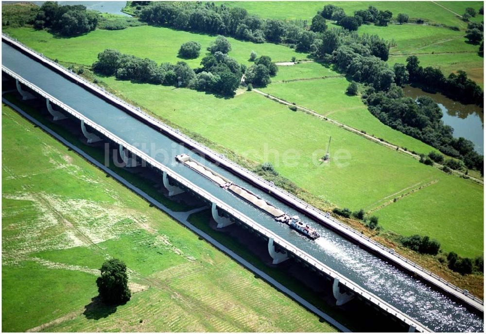 Hohenwarthe von oben - Trogbrücke vom Mittellandkanal über die Elbe zum Elbe-Havel-Kanal am Wasserstraßenkreuz MD bei Hohenwarthe in Sachsen-Anhalt