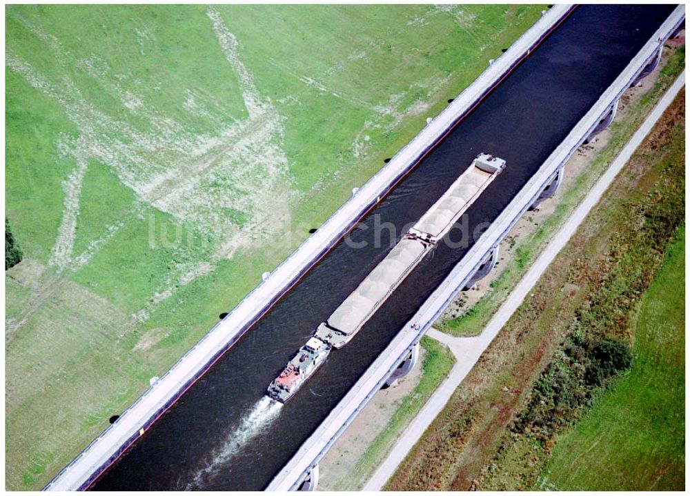 Hohenwarthe aus der Vogelperspektive: Trogbrücke vom Mittellandkanal über die Elbe zum Elbe-Havel-Kanal am Wasserstraßenkreuz MD bei Hohenwarthe in Sachsen-Anhalt