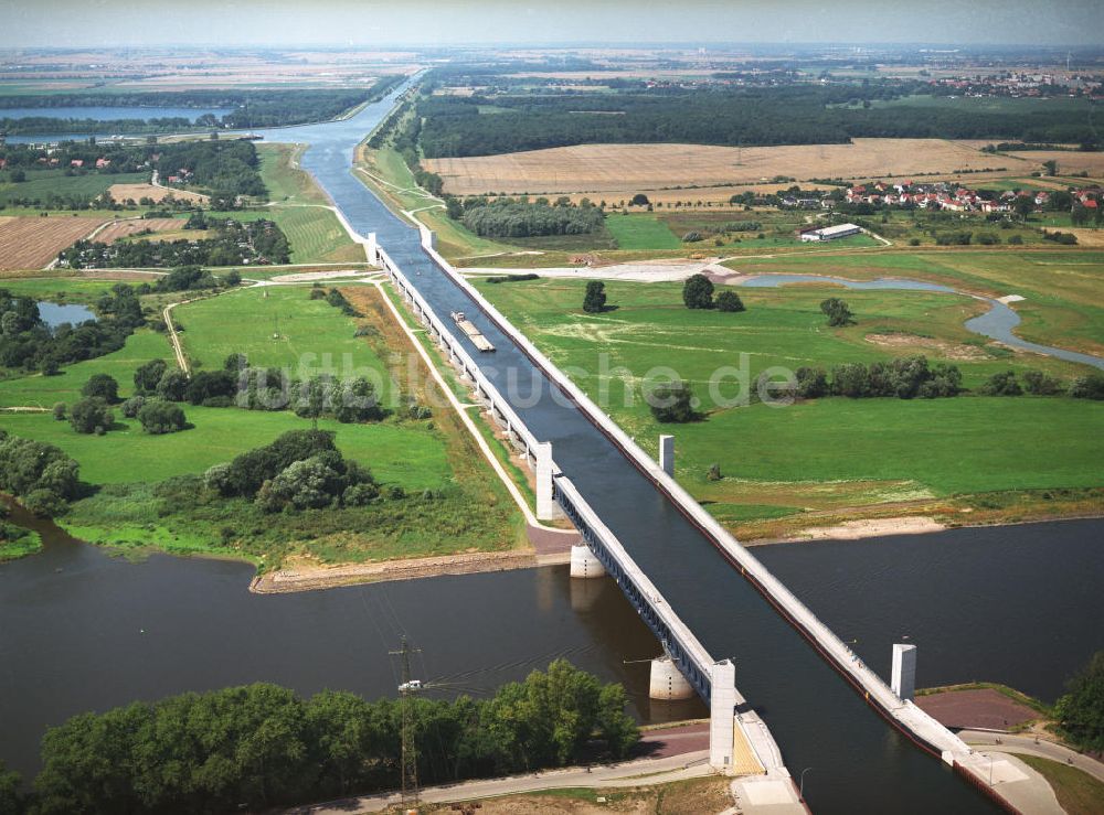 Luftbild Hohenwarthe - Trogbrücke vom Mittellandkanal über die Elbe zum Elbe-Havel-Kanal am Wasserstraßenkreuz MD bei Hohenwarthe in Sachsen-Anhalt