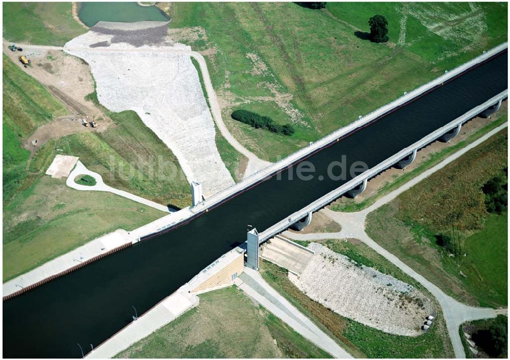 Luftaufnahme Hohenwarthe - Trogbrücke vom Mittellandkanal über die Elbe zum Elbe-Havel-Kanal am Wasserstraßenkreuz MD bei Hohenwarthe in Sachsen-Anhalt