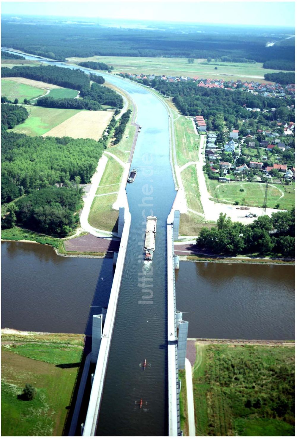 Luftbild Hohenwarthe - Trogbrücke vom Mittellandkanal über die Elbe zum Elbe-Havel-Kanal am Wasserstraßenkreuz MD bei Hohenwarthe in Sachsen-Anhalt