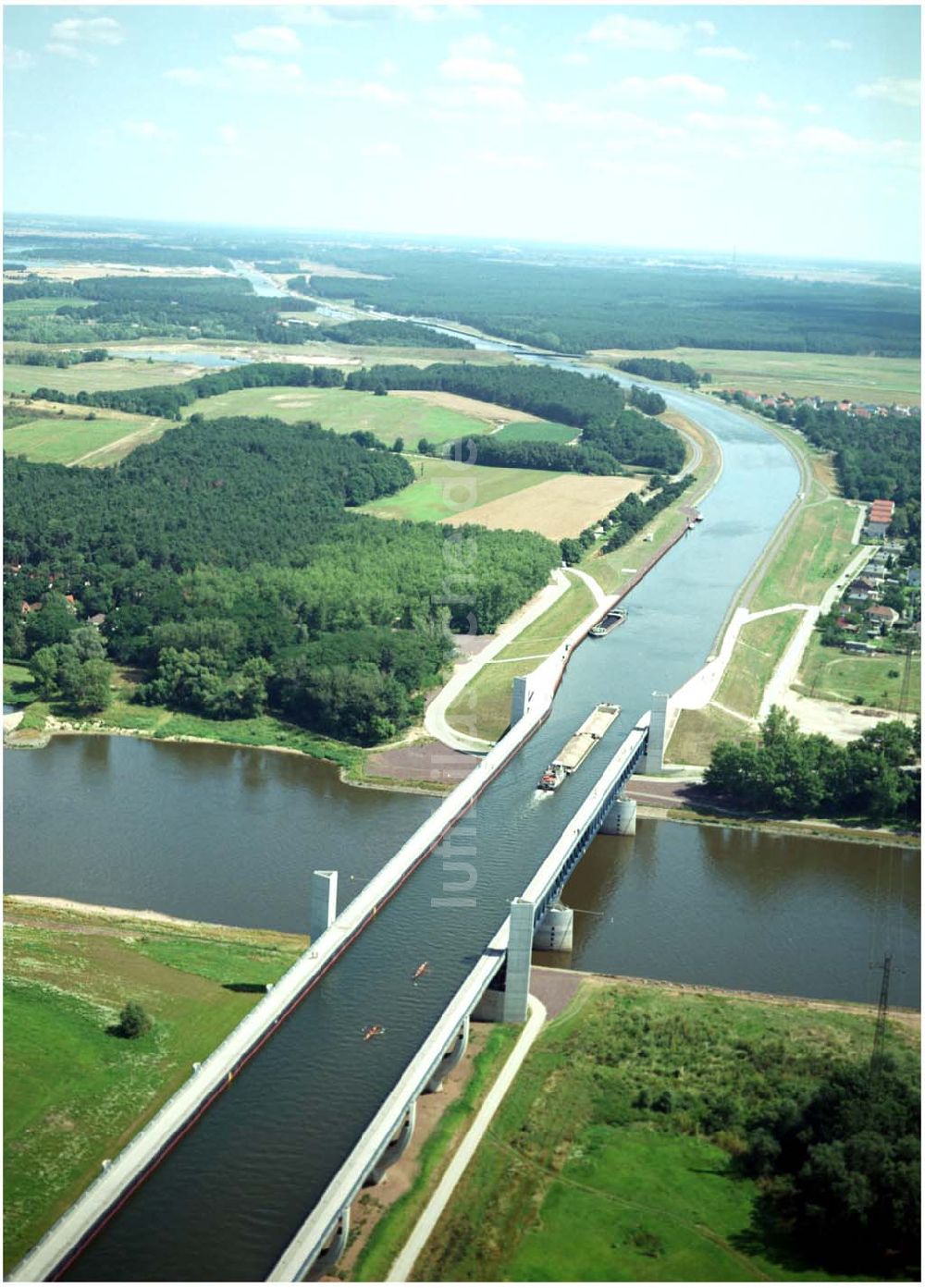 Luftaufnahme Hohenwarthe - Trogbrücke vom Mittellandkanal über die Elbe zum Elbe-Havel-Kanal am Wasserstraßenkreuz MD bei Hohenwarthe in Sachsen-Anhalt