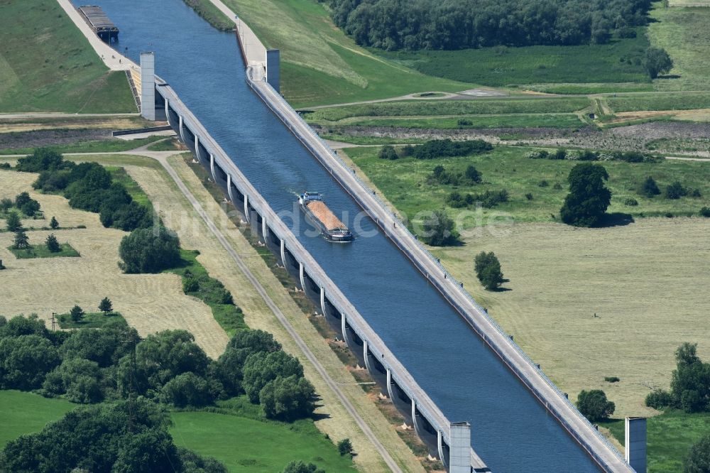 Hohenwarthe aus der Vogelperspektive: Trogbrücke am Wasserstraßenkreuz MD bei Hohenwarthe in Sachsen-Anhalt